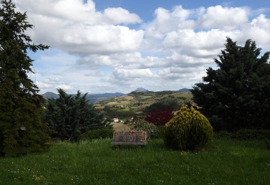 Château 15ème siècle appartement restauré parc avec vues imprenables 