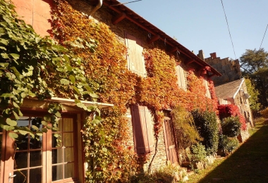 HAMEAU, 4 HABITATIONS RESTAUREES ET CONFORTABLES,PARC ARBORE DE 2 HA 50, BELLES VUES. 