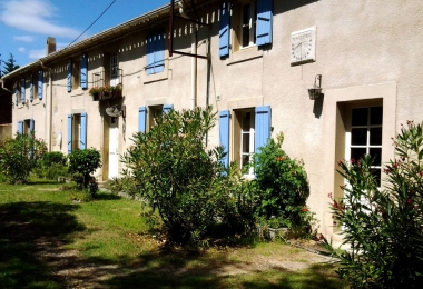 Bâtiment en longueur restauré en 5 logements