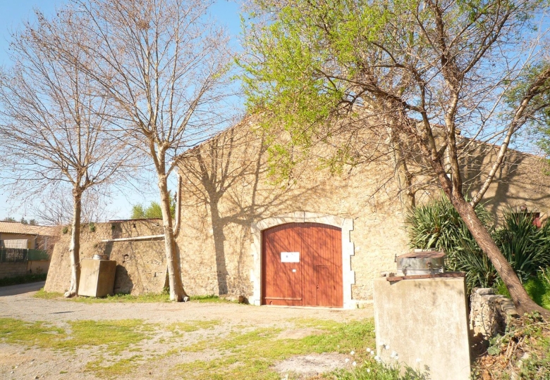 Vue de l#qentrée du domaine viticole dans l#qAude à vendre