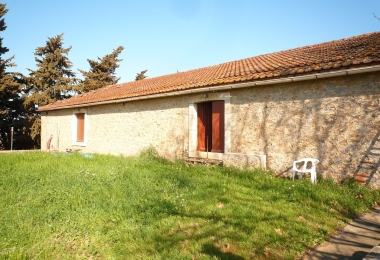 Vue de l#qentrée du domaine viticole en AOP Minervois dans l#qAude à vendre