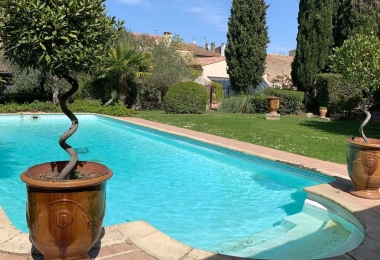 Piscine extérieure de la propriété viticole à vendre dans lAude en AOC Corbières