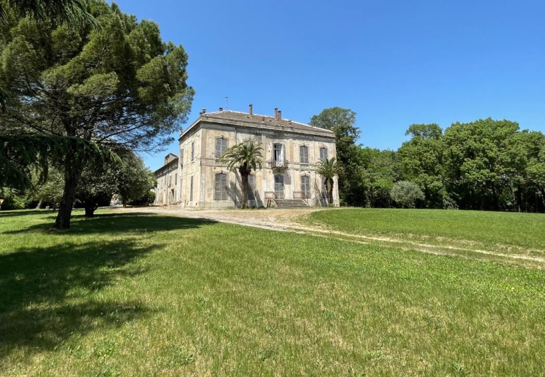 Vue extérieure du beau domaine viticole Languedoc.