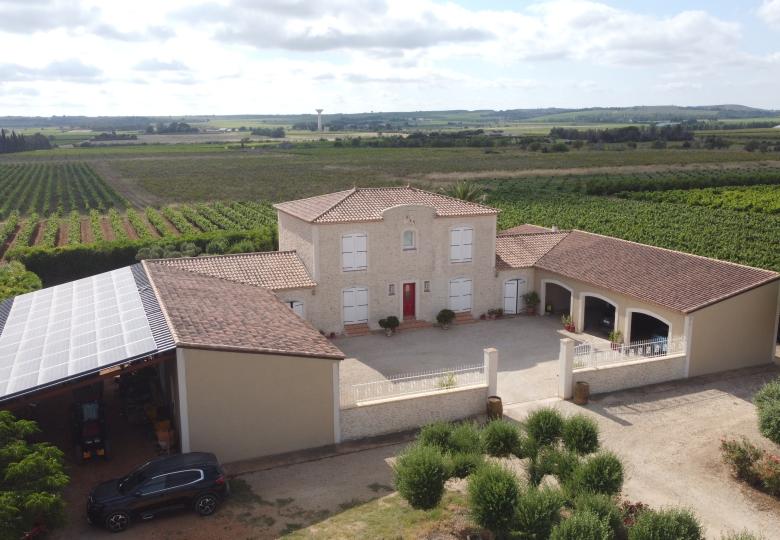 Bâtiment domaine viticole en camargue a vendre