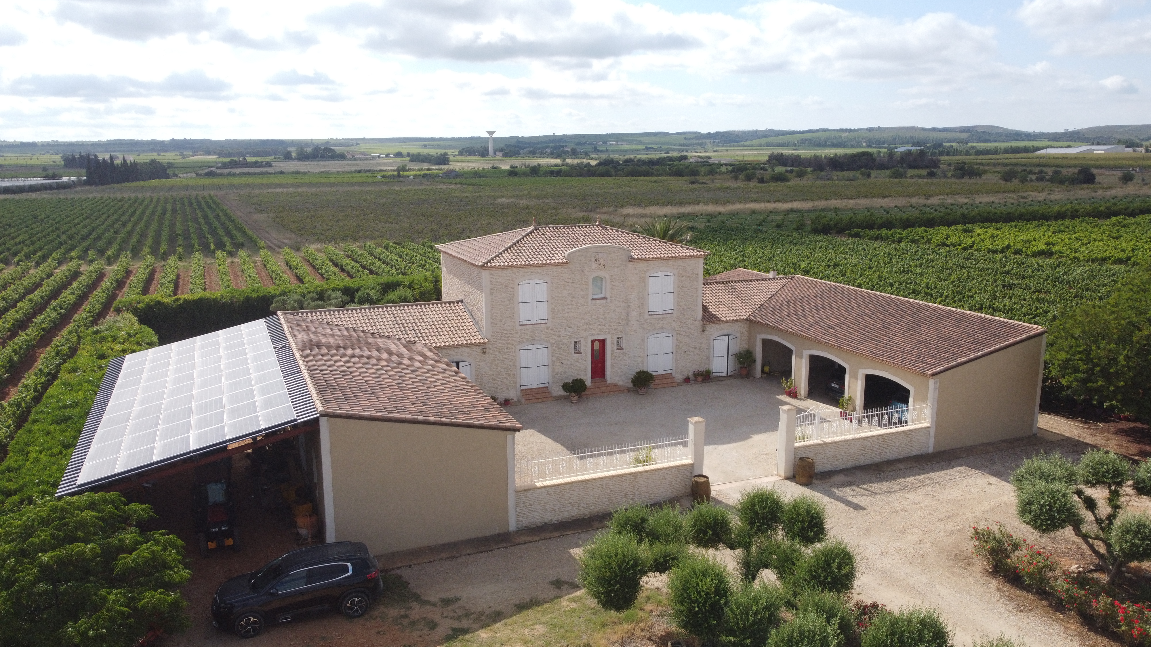 Bâtiment domaine viticole en camargue a vendre