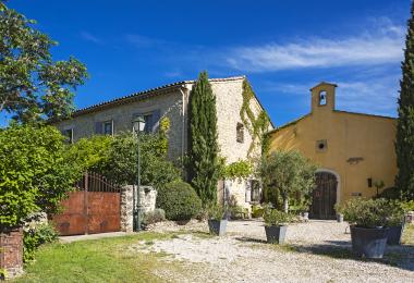 Domaine viticole en AOP Ventoux dans le Vaucluse a vendre Entrée