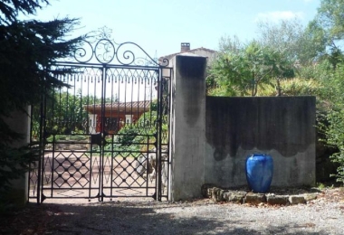 Aude, Propriété rurale, viticole et oléicole sur 310 hectares, vignes, oliveraies, champs, bois, longée par un gros ruisseau 