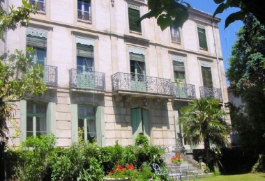 MAGNIFIQUE CHATEAU DE VILLAGE Aude 