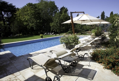 Vue sur la piscine du château