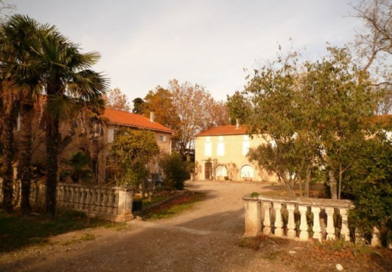 Domaine viticole en AOP Corbières et IGP, 40 hectares de vignes et champs avec un excellent emplacement commercial 